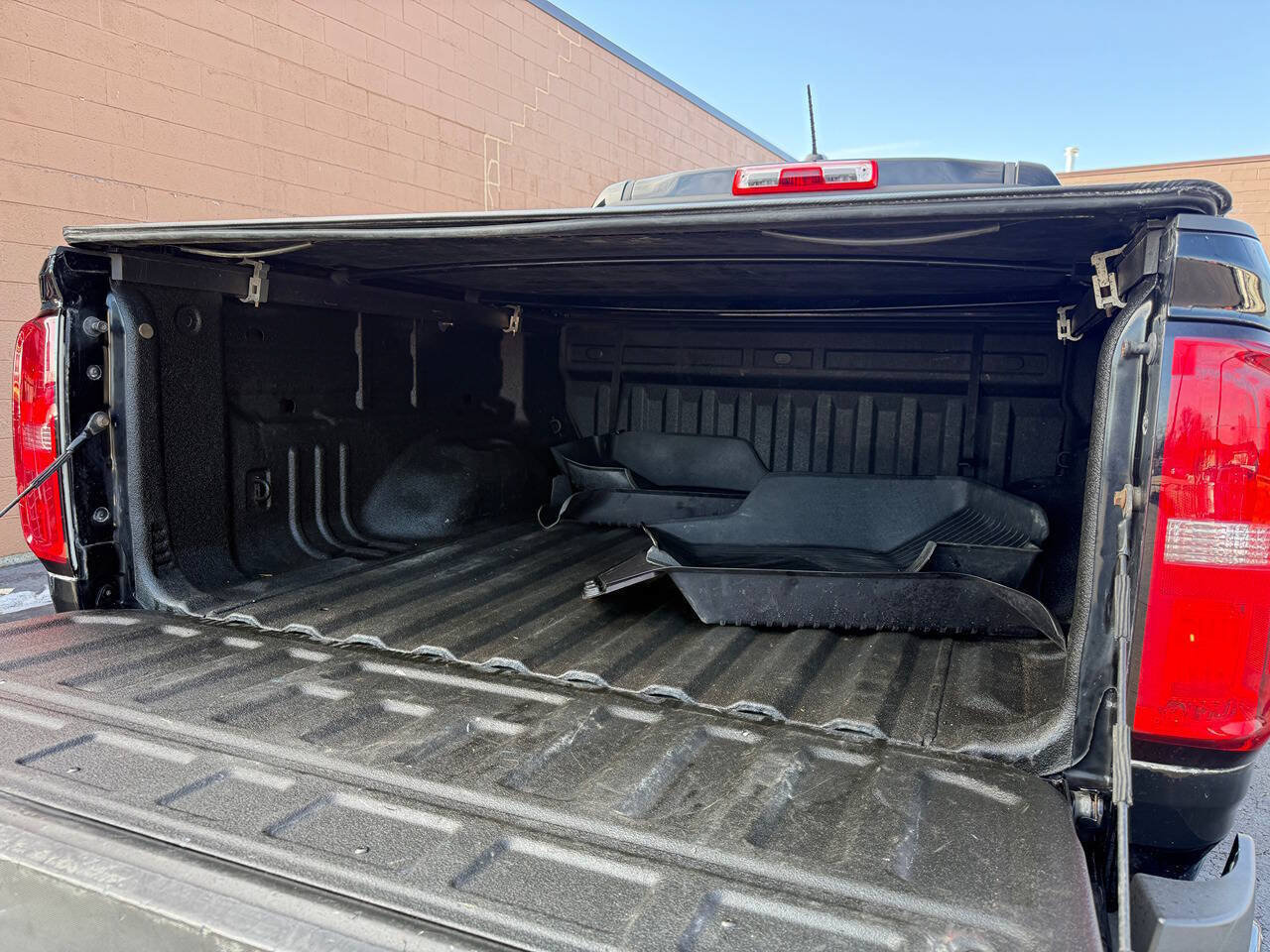 Used 2018 Chevrolet Colorado Z71 AWD/4WD image 8