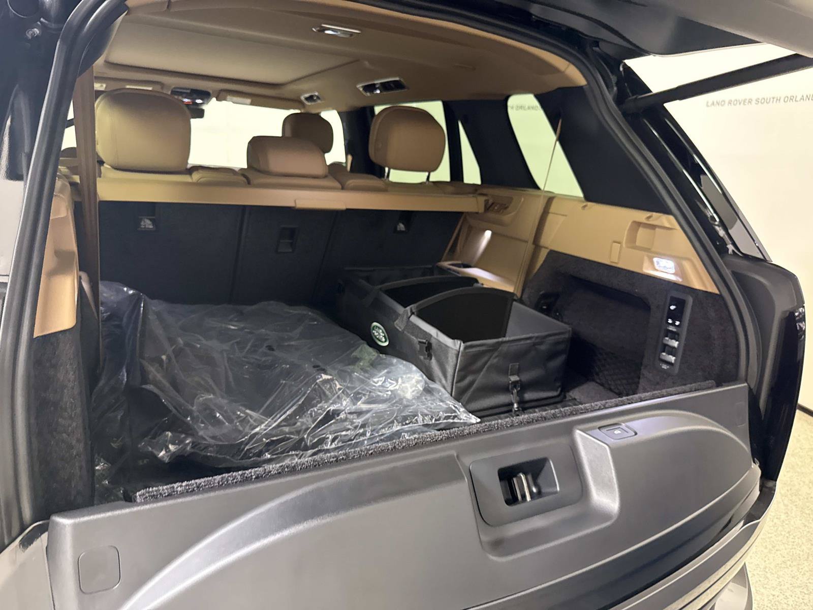 New 2026 Land Rover Range Rover Long Wheelbase SE AWD/4WD image 12