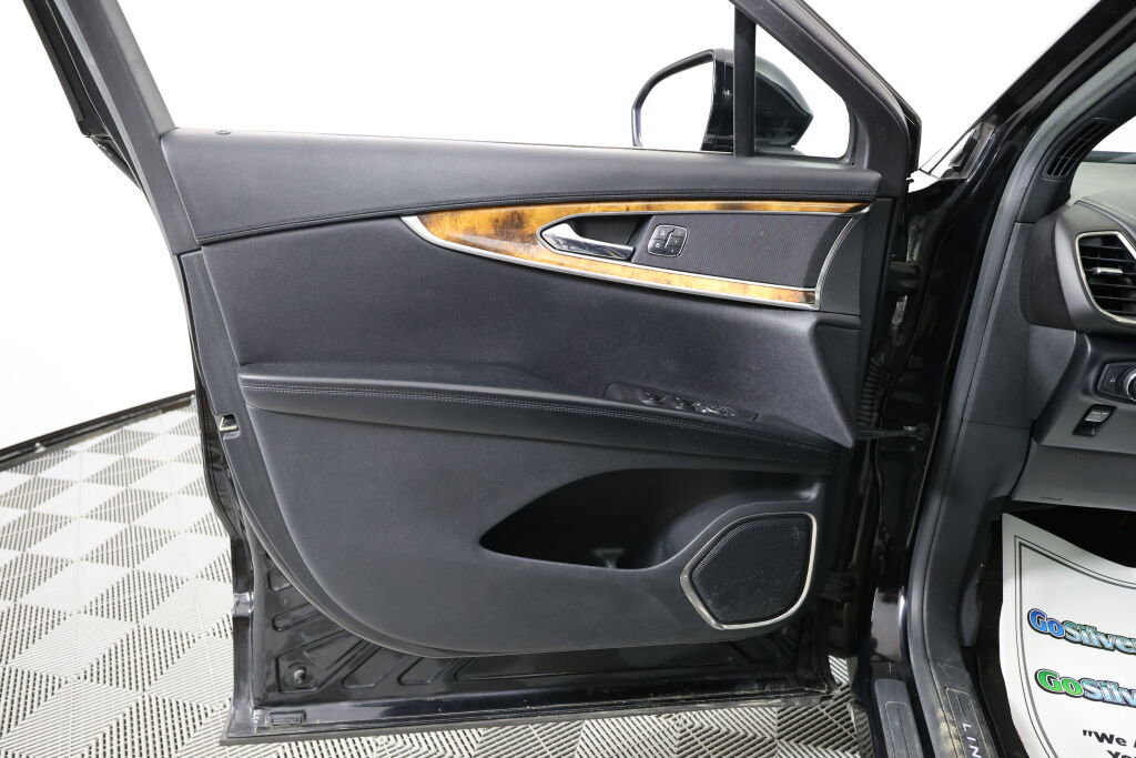 Used 2016 Lincoln MKX Reserve w/ Climate Package image 12