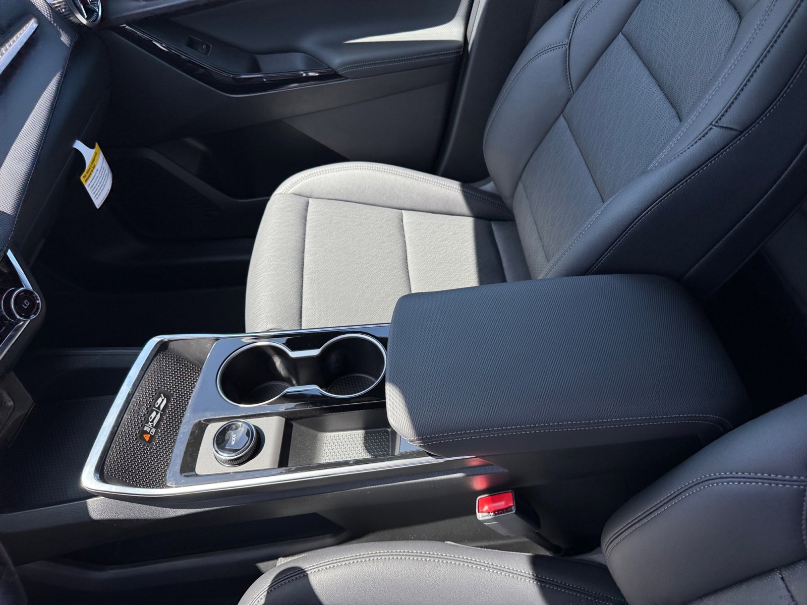 New 2026 Chevrolet Equinox LT w/ Convenience Package II FWD image 14