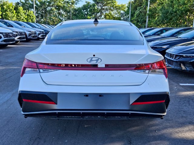 Certified 2025 Hyundai Elantra SEL FWD image 9