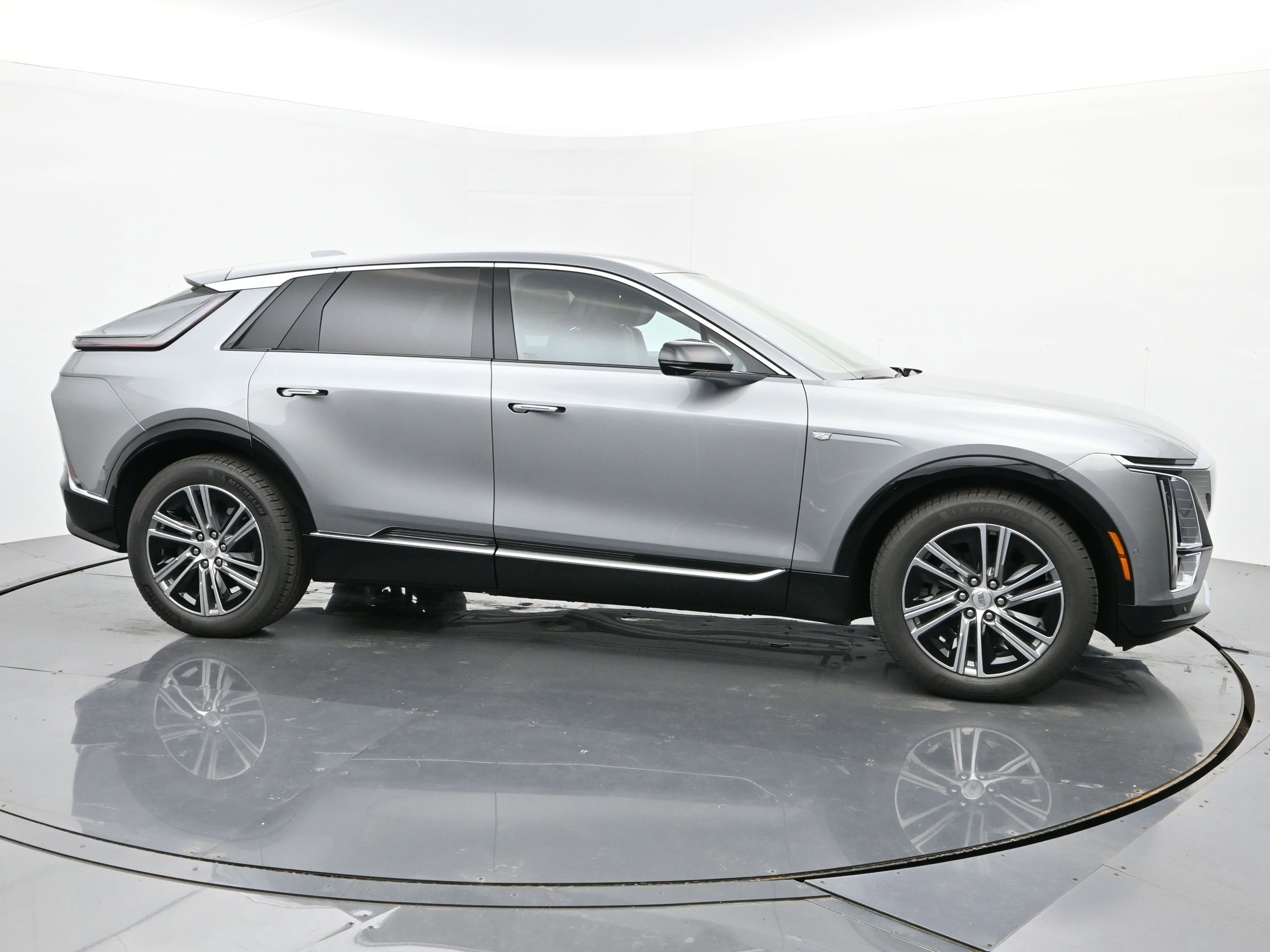 New 2025 Cadillac Lyriq Luxury image 7