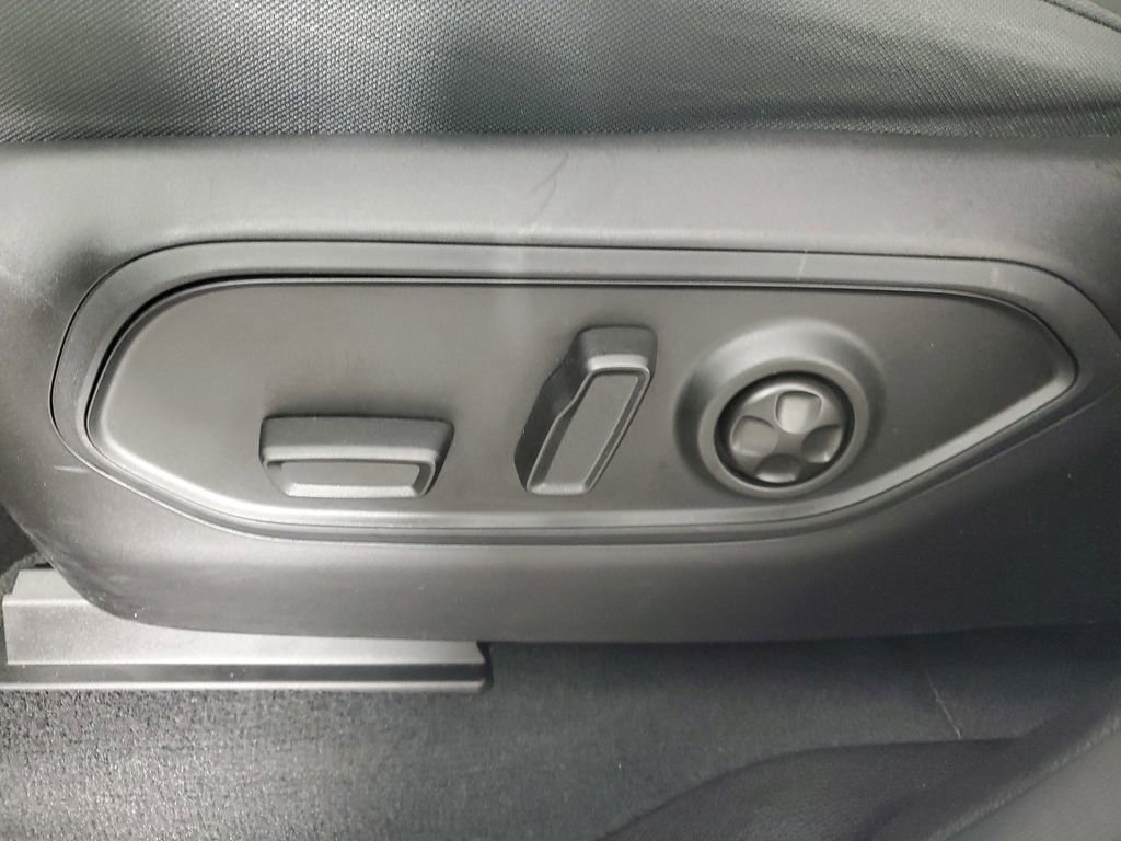 Used 2025 Jeep Grand Cherokee Laredo X image 30