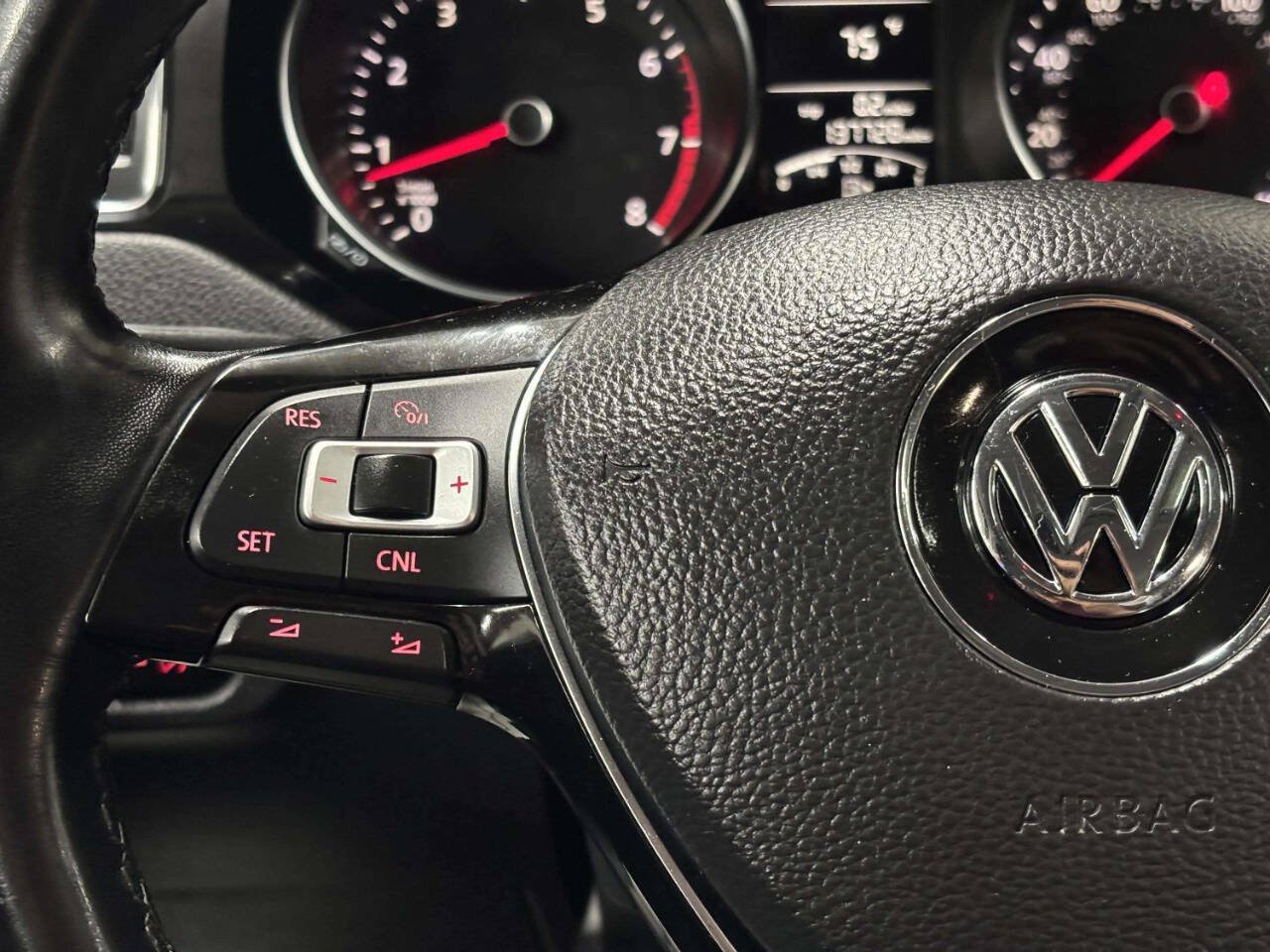 Used 2016 Volkswagen Jetta SEL FWD image 33