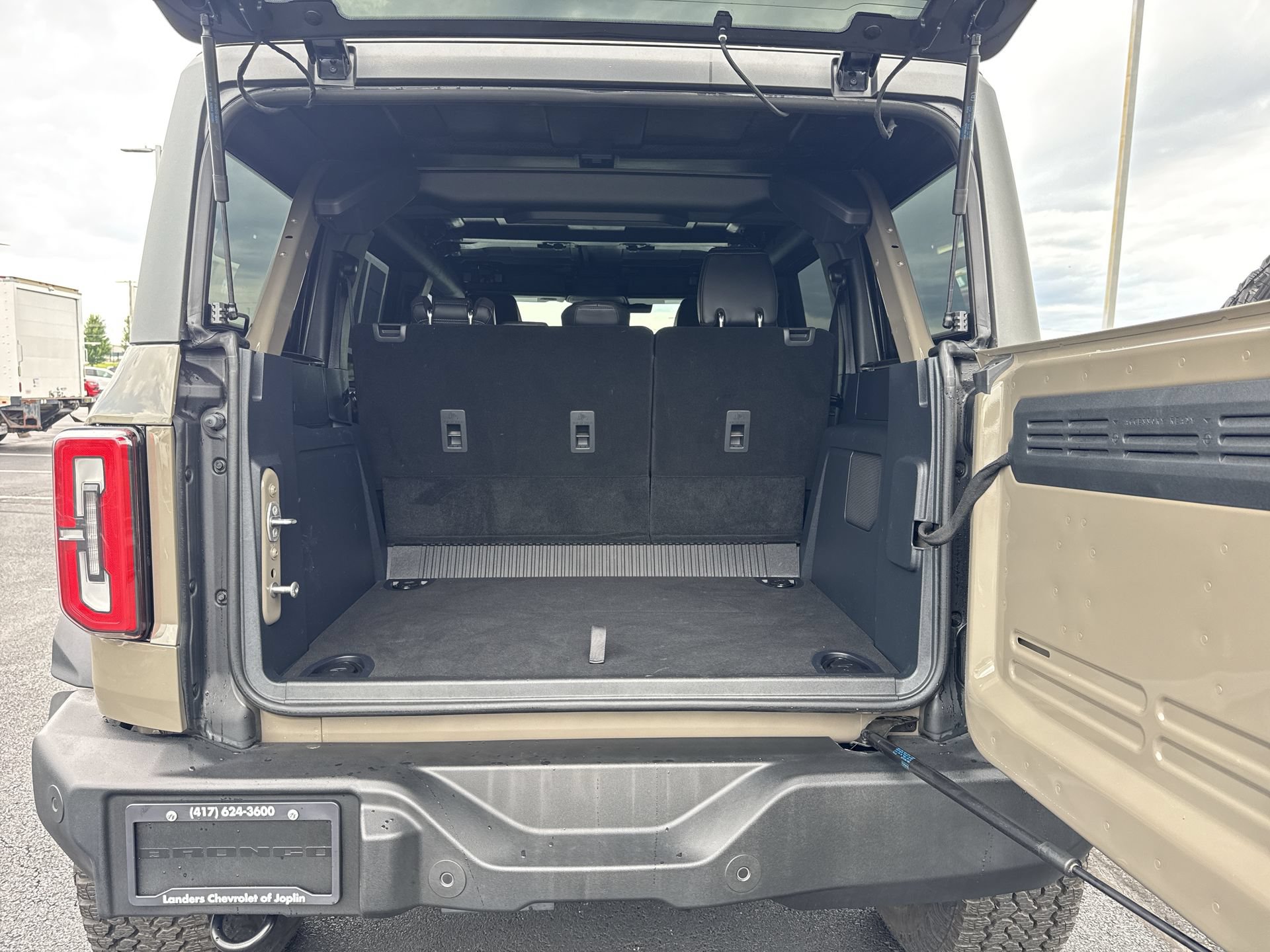 Used 2025 Ford Bronco Outer Banks w/ Sasquatch Package AWD/4WD image 24