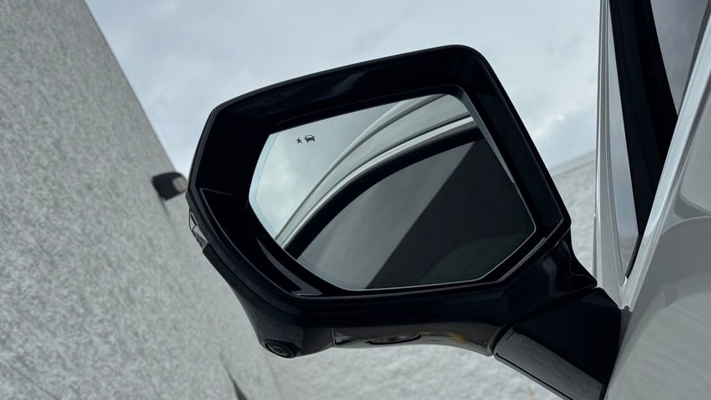 Used 2025 GMC Yukon Denali w/ Advanced Technology Package image 26