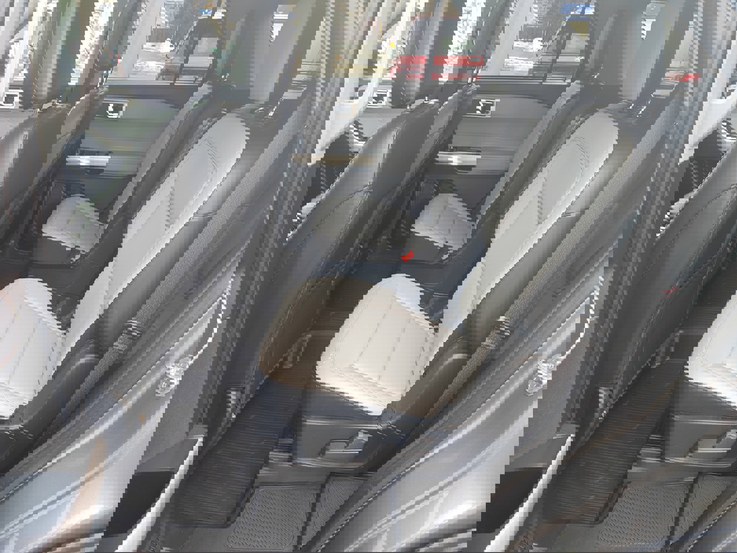 Used 2021 Ford Explorer XLT w/ Equipment Group 202A image 11