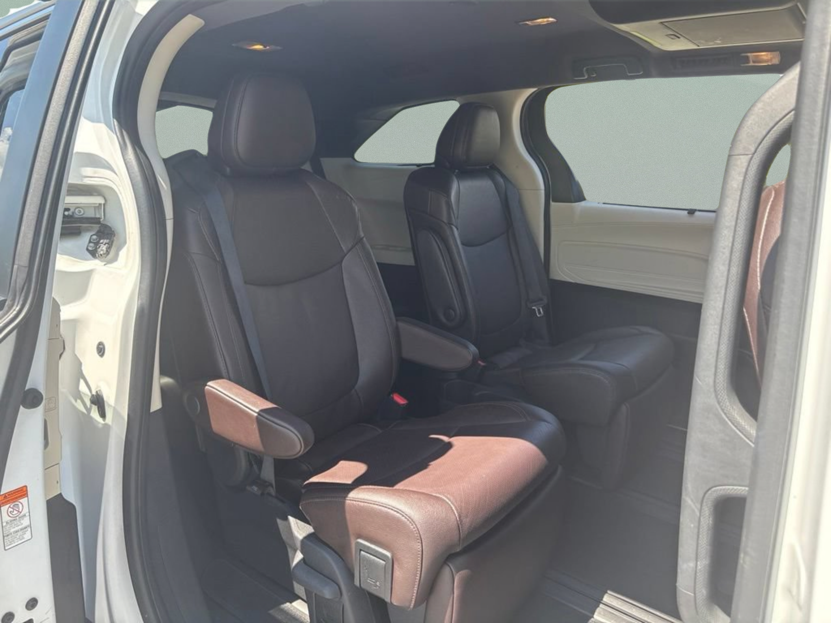 Used 2022 Toyota Sienna Platinum FWD image 22