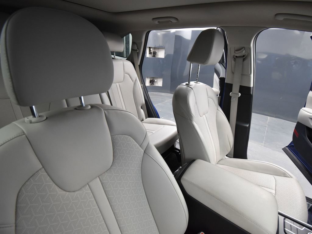 Used 2023 Kia Sorento S w/ Panoramic Sunroof Package image 15