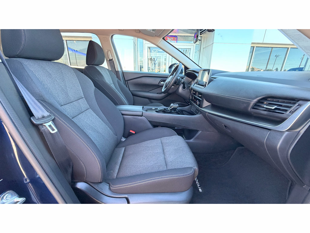 Used 2025 Nissan Rogue SV FWD image 8