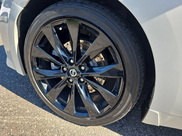 Used 2022 Nissan Maxima SR FWD image 10