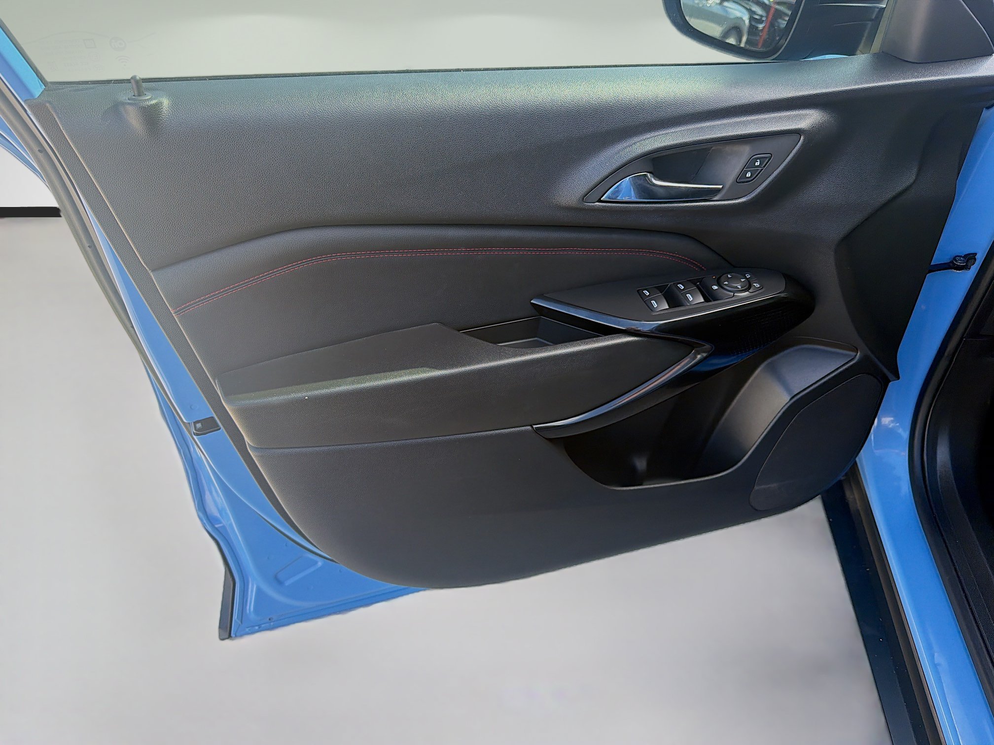 Used 2024 Chevrolet Trax RS FWD image 17