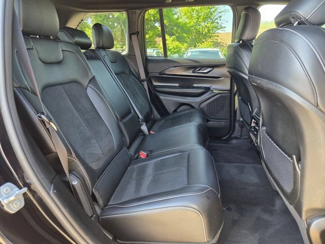 Used 2025 Jeep Grand Cherokee Altitude AWD/4WD image 26