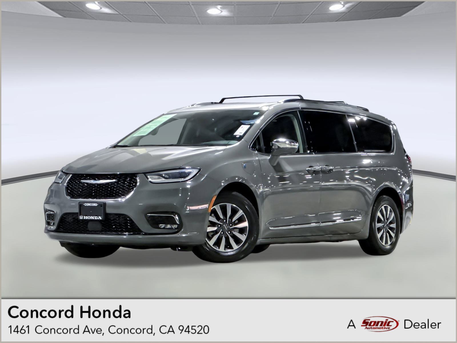 Used 2021 Chrysler Pacifica Limited w/ Premium & Safety Sphere Group image 1