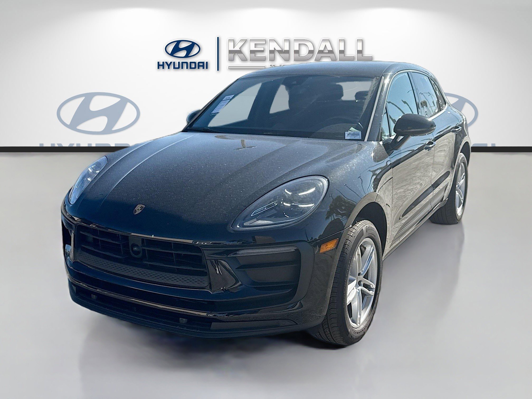 Used 2024 Porsche Macan image 3
