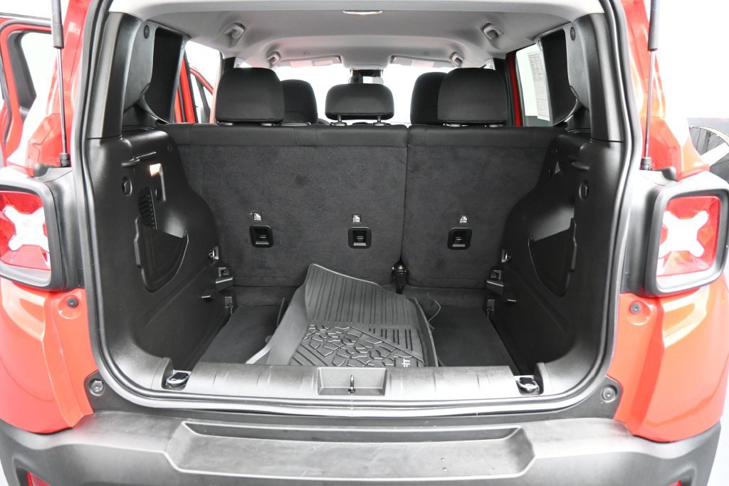Used 2023 Jeep Renegade Latitude AWD/4WD image 15