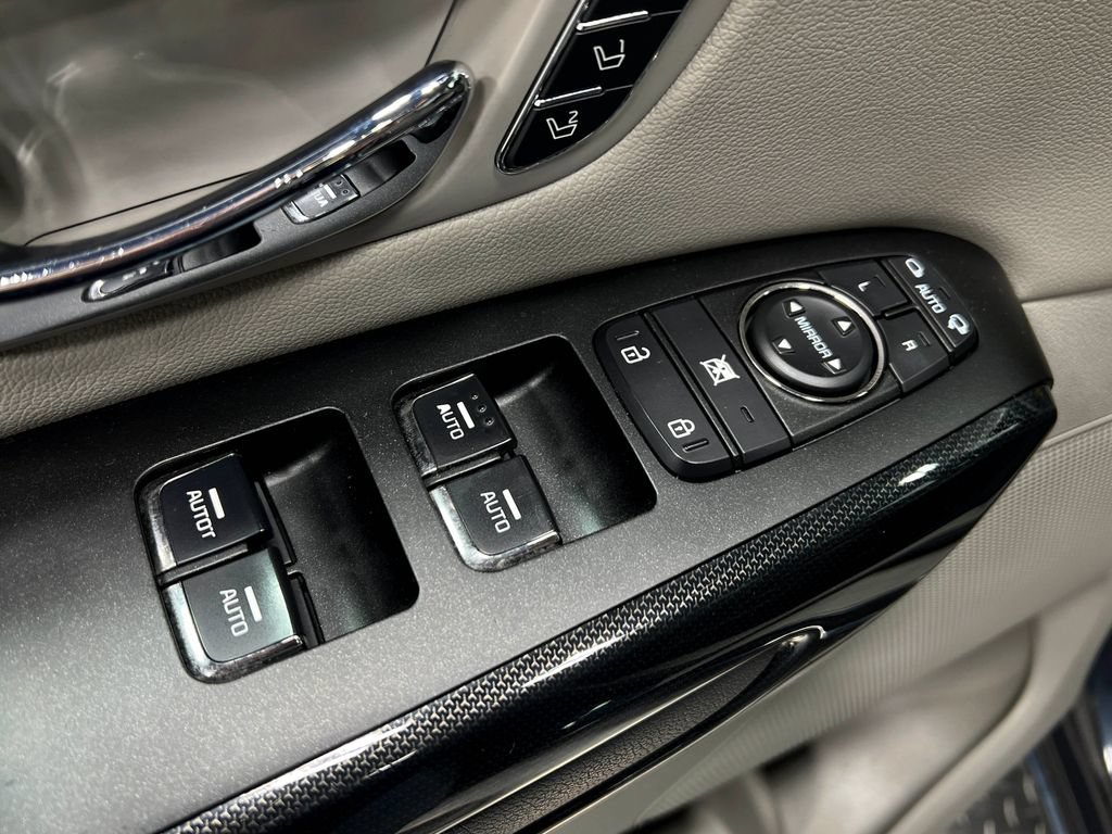 Used 2016 Kia Sedona EX FWD image 15