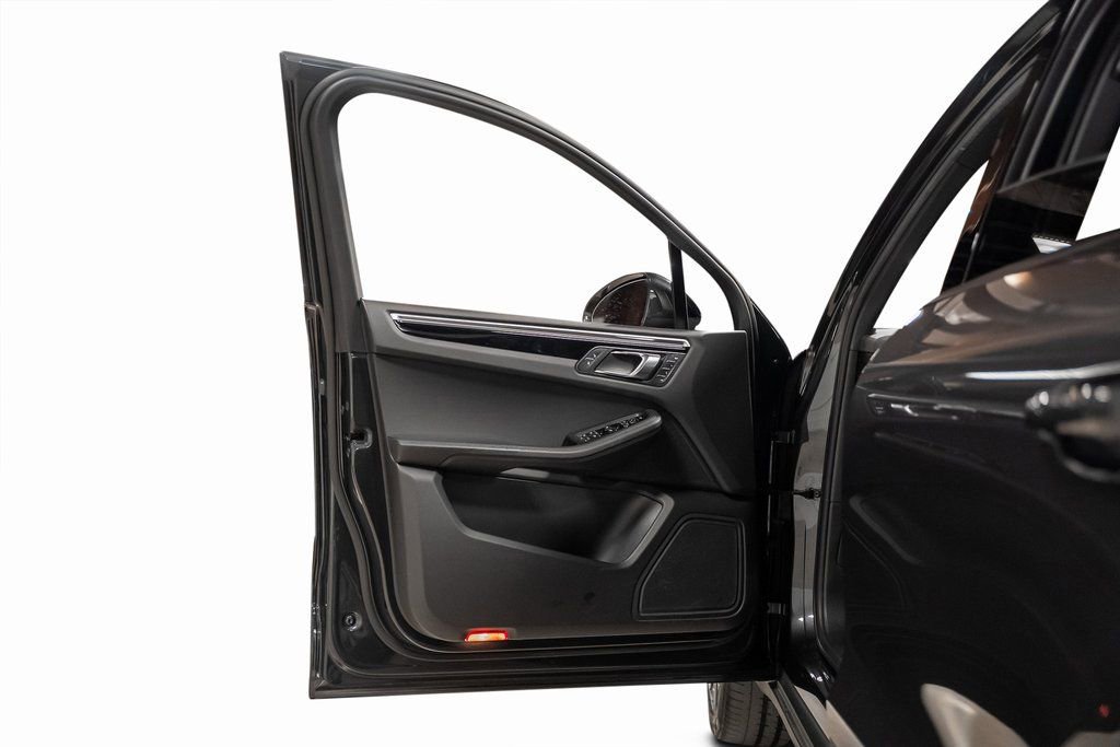 Used 2017 Porsche Macan image 51