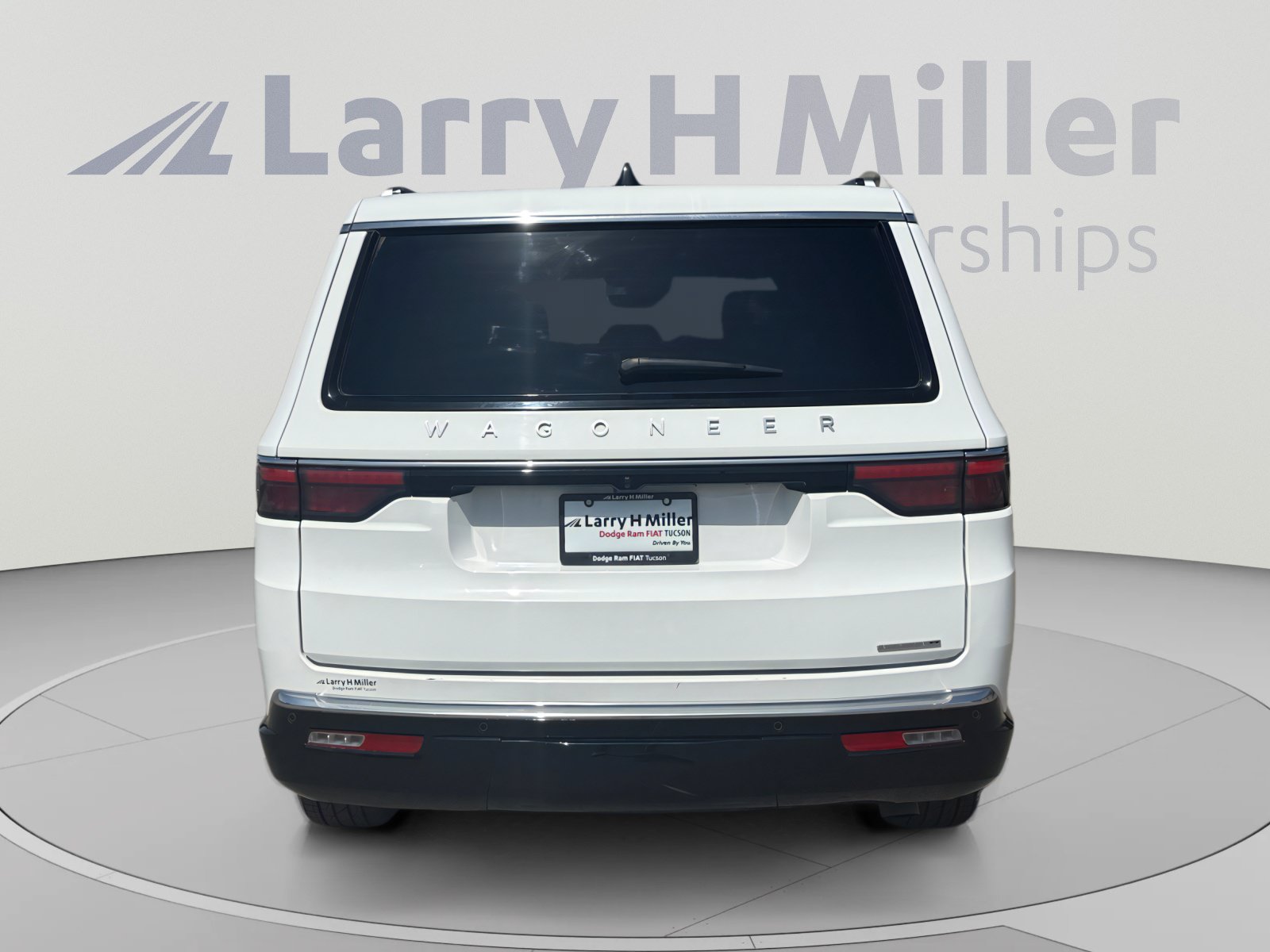 Used 2024 Jeep Wagoneer L Series II w/ Flexible Seating Group RWD image 4