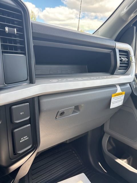 New 2026 Ford F550 4x4 Regular Cab Super Duty w/ XL Chrome Package image 33