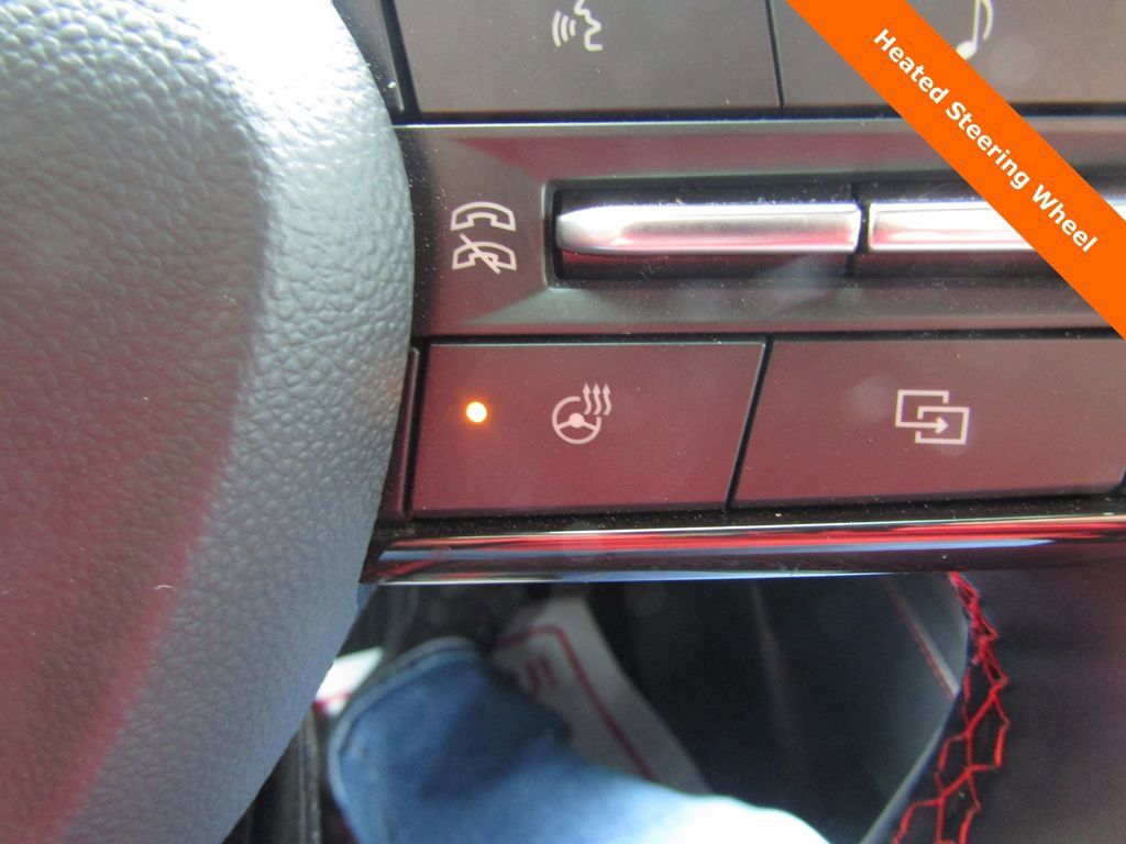 Used 2024 Chevrolet Traverse RS image 18