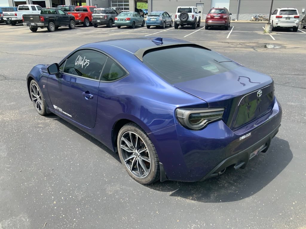 Used 2017 Toyota 86 RWD image 8