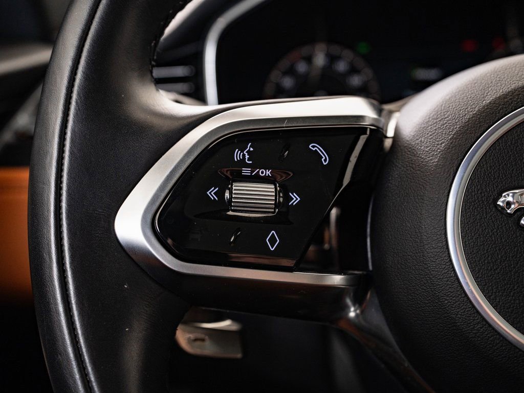 Certified 2024 Jaguar F-PACE R-Dynamic S image 28