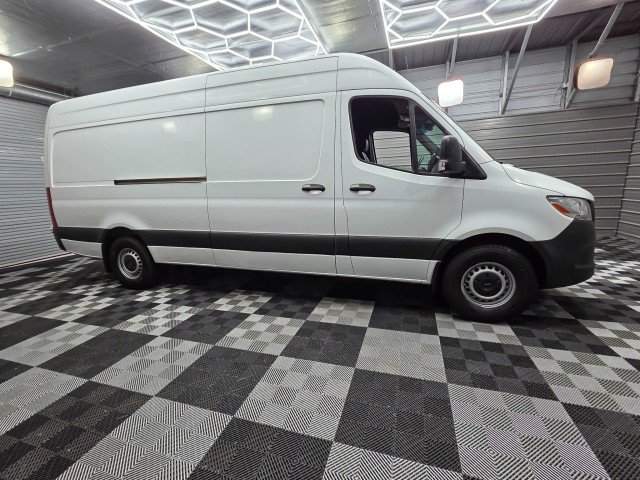 Used 2022 Mercedes-Benz Sprinter 2500 image 10