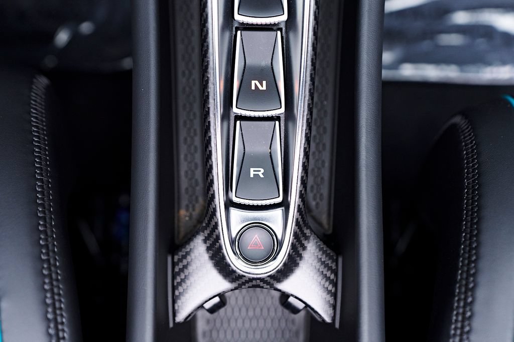 Used 2025 McLaren Artura Spider RWD image 37