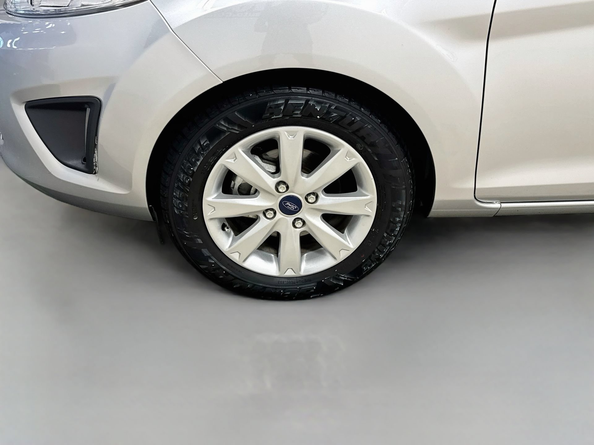 Used 2013 Ford Fiesta SE FWD image 26
