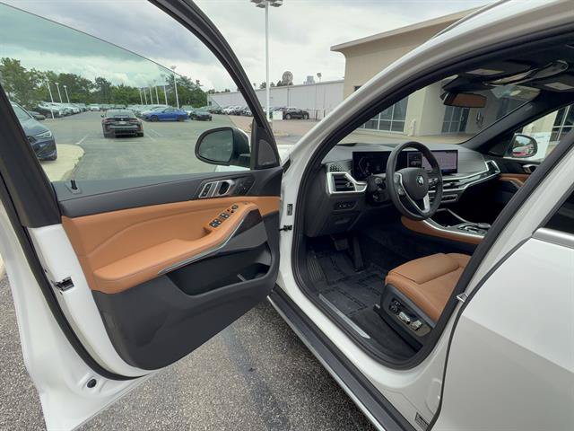Used 2024 BMW X5 xDrive40i w/ Premium Package AWD/4WD image 7