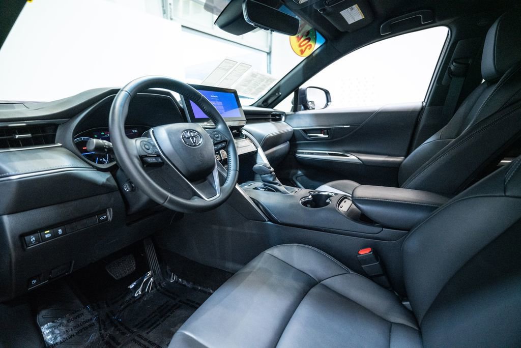 Used 2024 Toyota Venza XLE AWD/4WD image 4