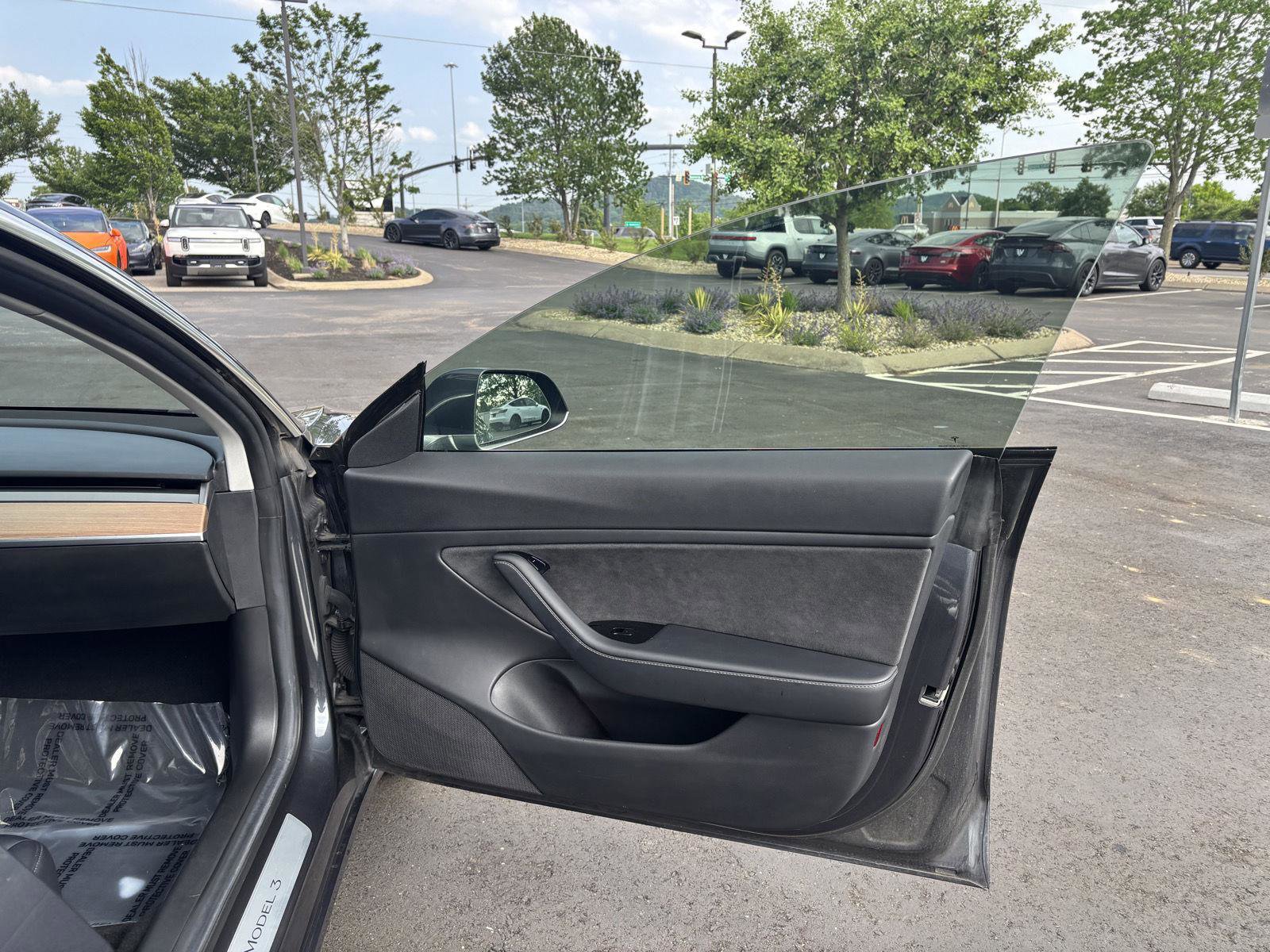 Used 2018 Tesla Model 3 Long Range RWD image 9