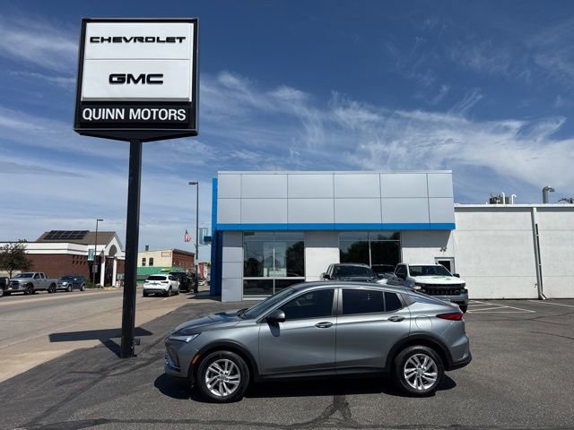 Used 2024 Buick Envista Preferred w/ Convenience II Package FWD image 2