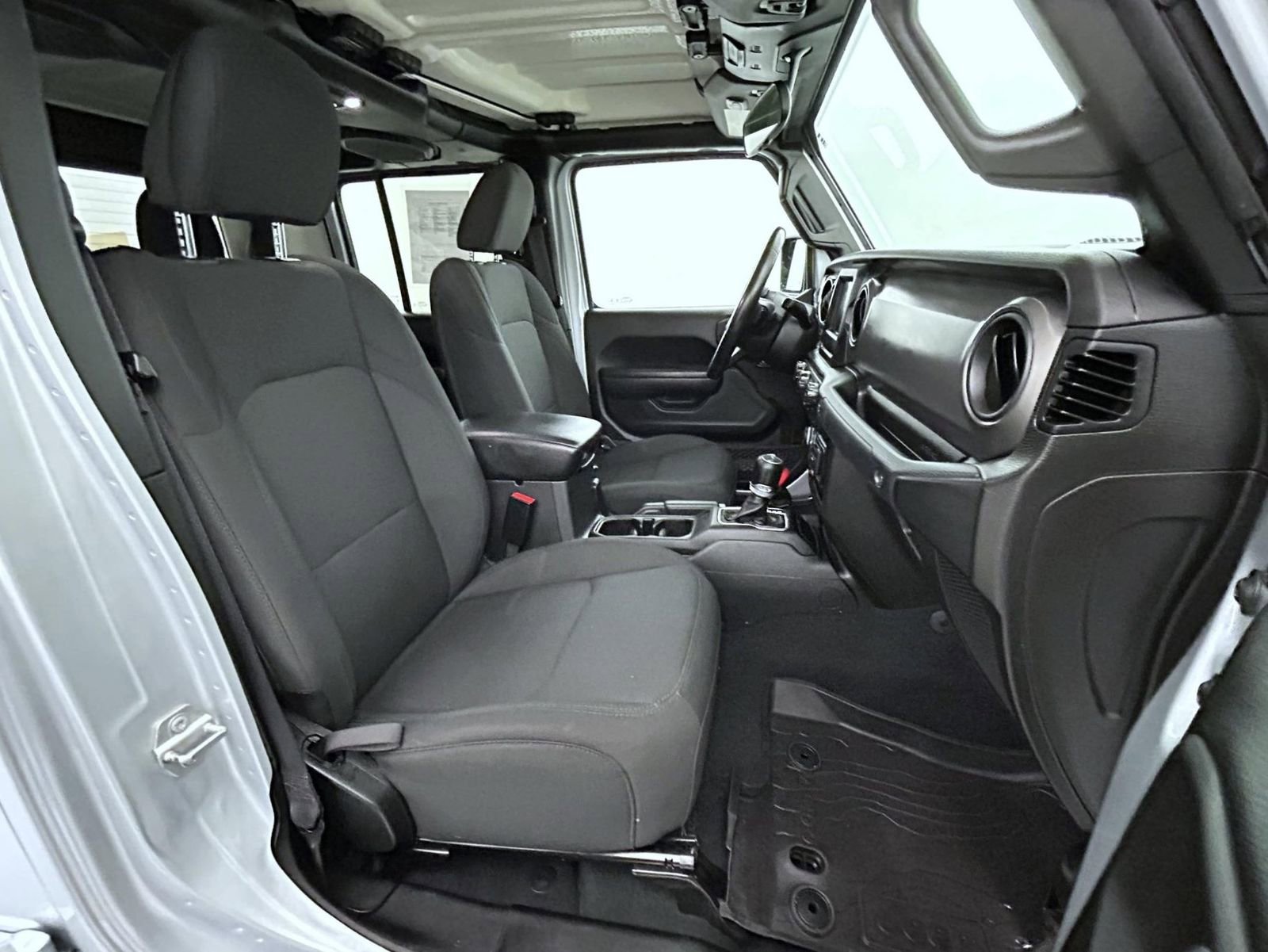 Used 2022 Jeep Gladiator Willys image 15