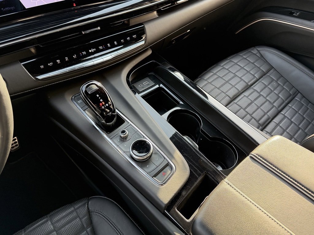 Used 2023 Cadillac Escalade V w/ LPO, ONYX Package image 15