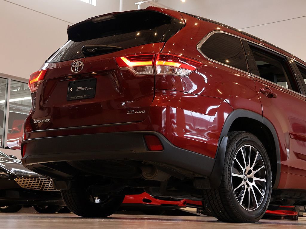 Used 2018 Toyota Highlander SE w/ Protection Package #3 AWD/4WD image 18