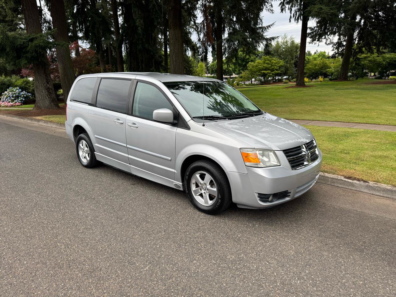 Used 2008 Dodge Grand Caravan SXT FWD image 4