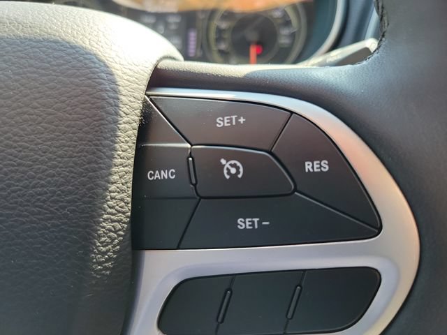 Used 2022 Jeep Cherokee Latitude AWD/4WD image 22