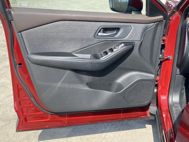 Used 2023 Nissan Rogue SV image 19