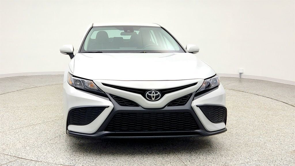 Used 2023 Toyota Camry SE FWD image 2