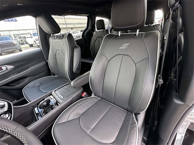 New 2026 Chrysler Pacifica Limited image 5