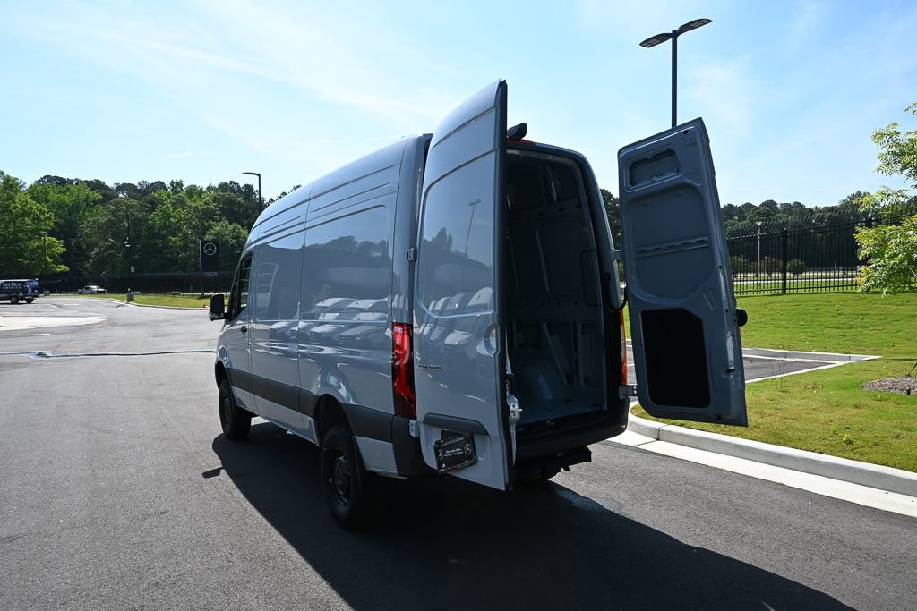 Used 2025 Mercedes-Benz Sprinter 2500 image 30