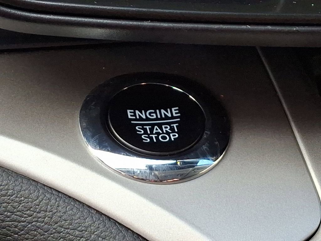 Used 2023 Ford Explorer XLT image 28