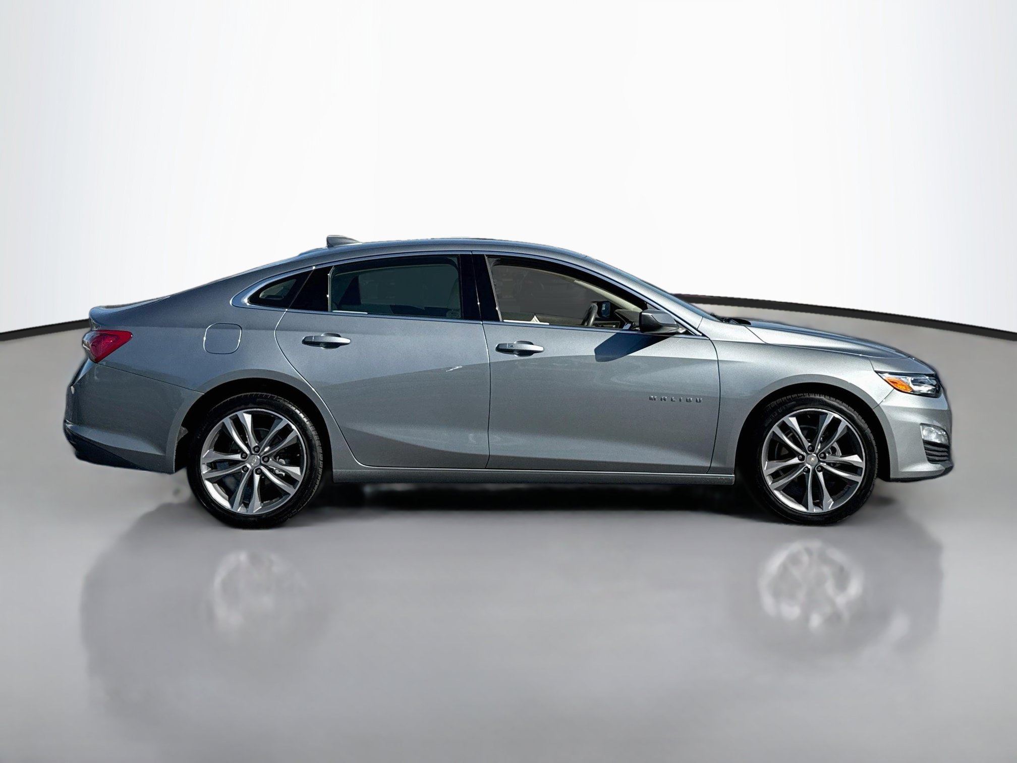 Used 2024 Chevrolet Malibu LT FWD image 9