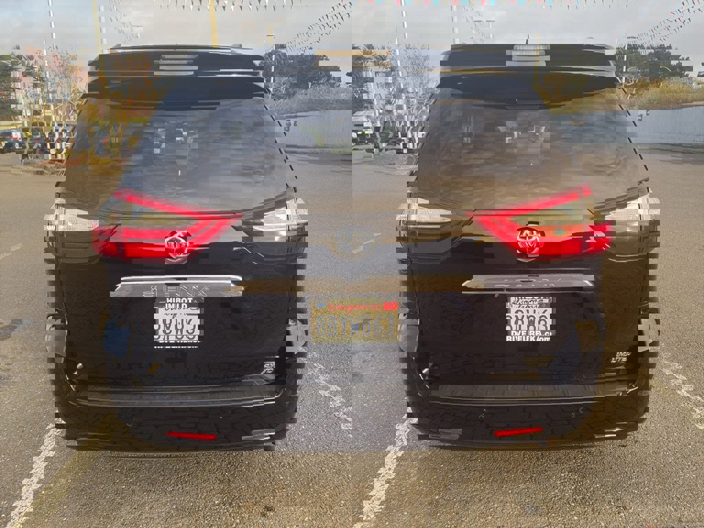 Used 2017 Toyota Sienna Limited Premium image 22