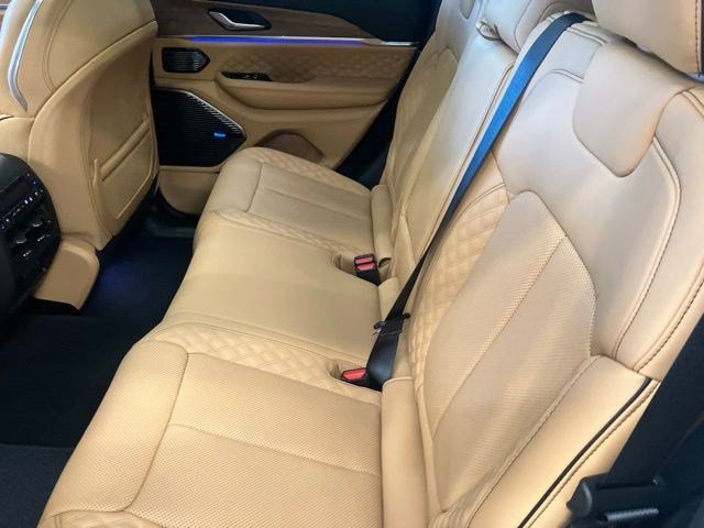 New 2026 Jeep Grand Cherokee Summit w/ Obsidian Package AWD/4WD image 24