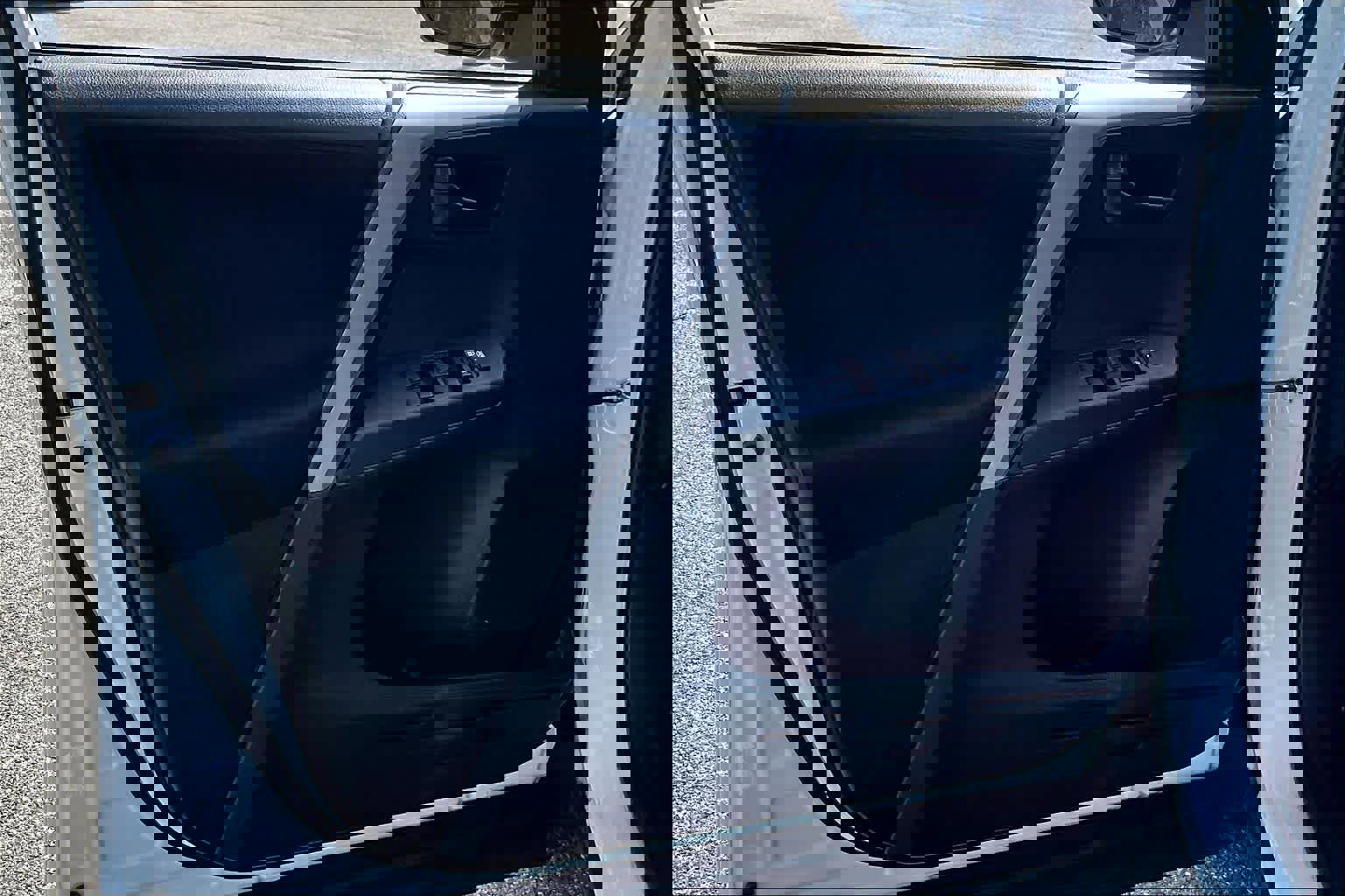 Used 2018 Toyota RAV4 LE image 21