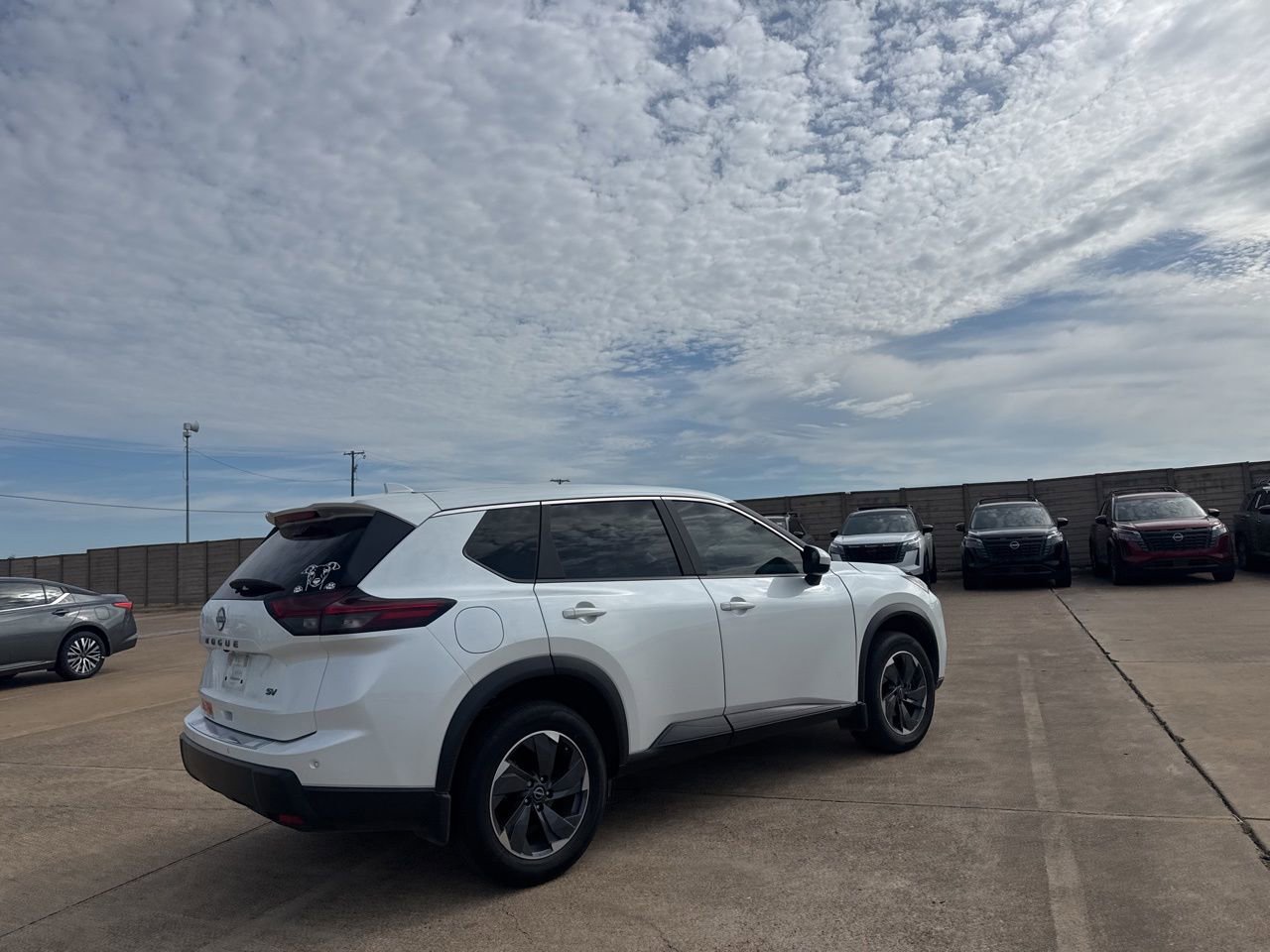 Certified 2024 Nissan Rogue SV FWD image 23