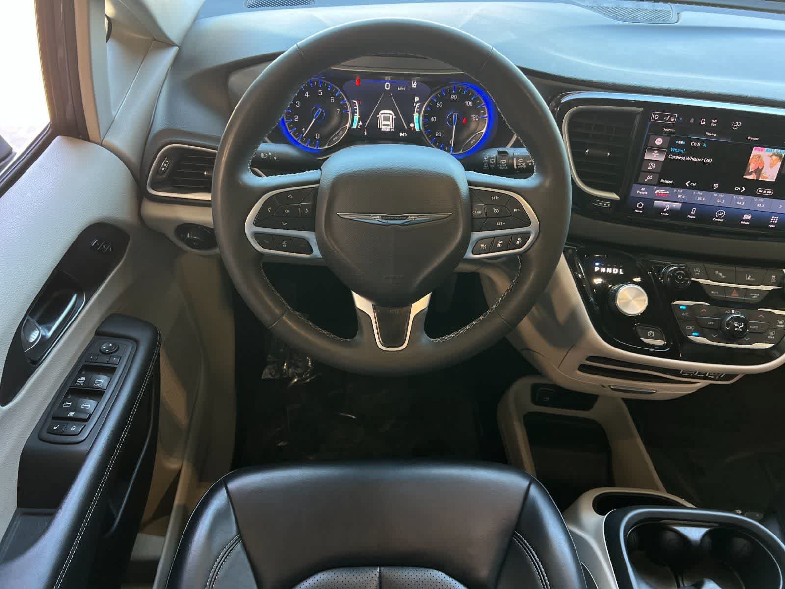 Used 2023 Chrysler Pacifica Touring-L FWD image 15